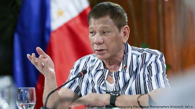 Duterte: Jika Mau Bertahan di Filipina, AS Harus Bayar