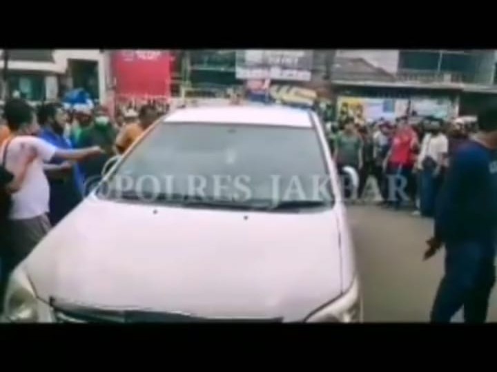 Ancam Pemotor Pakai Pistol Mainan, Remaja di Kedoya Pucat Saat Diancam Polisi Pakai Pistol Betulan