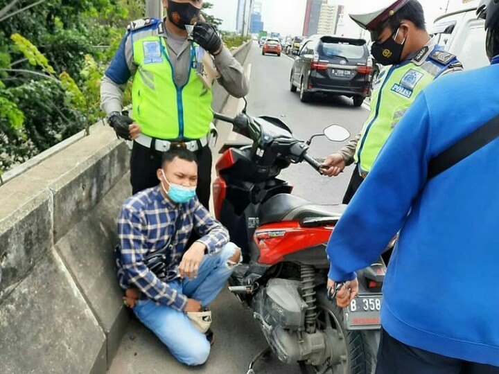Berteriak Saat Ditilang, Polisi Temukan Ini dari Saku Celana DI