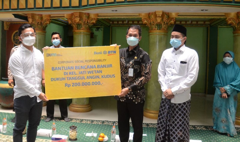 BTN Salurkan Bantuan Korban Banjir Kudus
