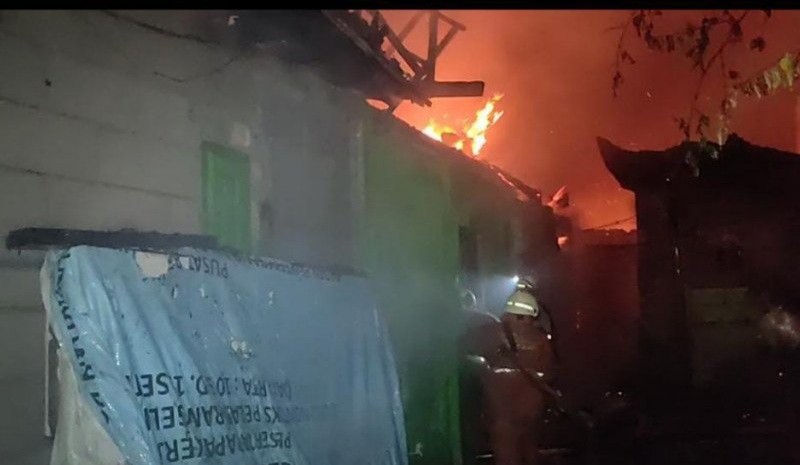 Kebakaran Hebat di Cakung Hanguskan 15 Rumah