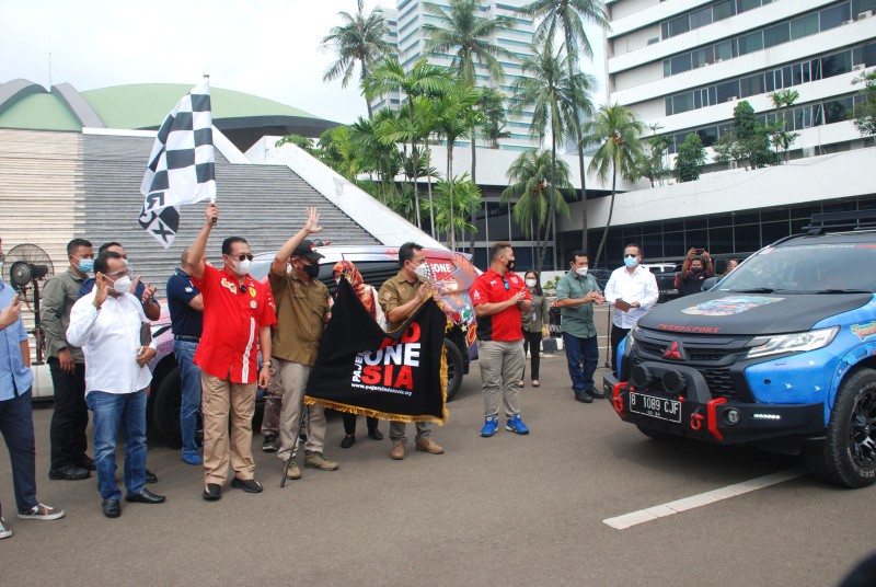 Ketua MPR Bamsoet Lepas Pajero Indonesia One