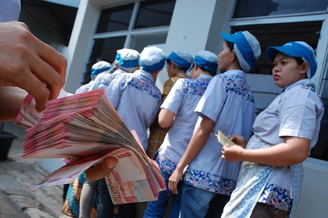 Buruh Minta Pembayaran THR Tahun Ini Tidak Dicicil