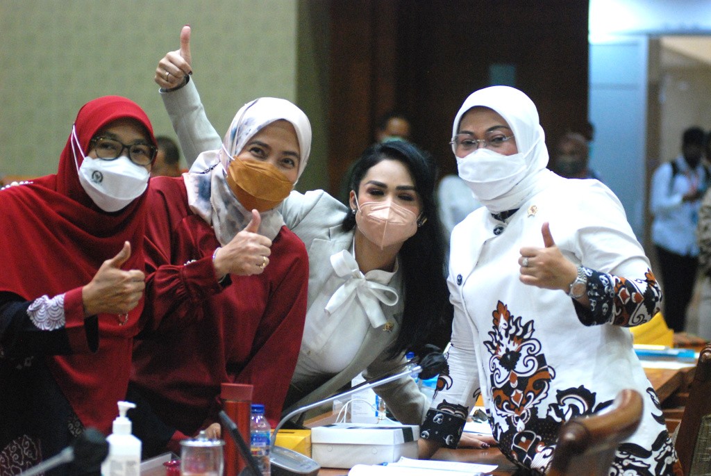 Menaker Rapat Kerja Dengan Komisi IX DPR RI