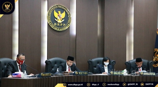 DKPP Jatuhkan Sanksi Pemberhentian Tetap Anggota KPU Jambi