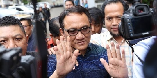 Andi Arief Sebut Habib Rizieq Layak Dibebaskan