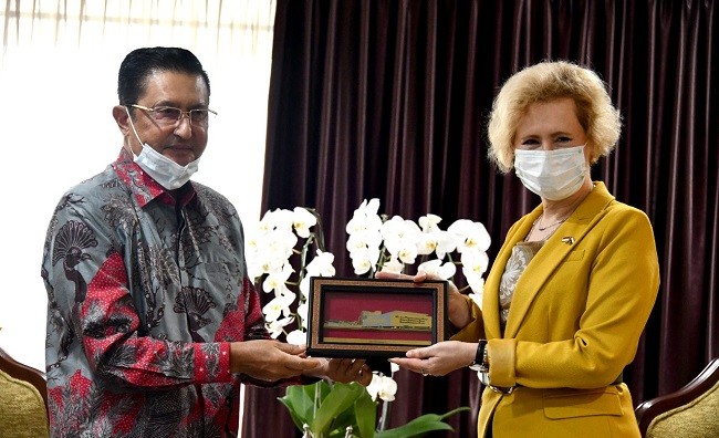 Bertemu Dubes Rusia, Fadel Muhammad Bahas Vaksin Sputnik