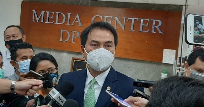 Azis Syamsuddin Disebut Kenal Penyidik KPK Stepanus Robin dari Ajudannya