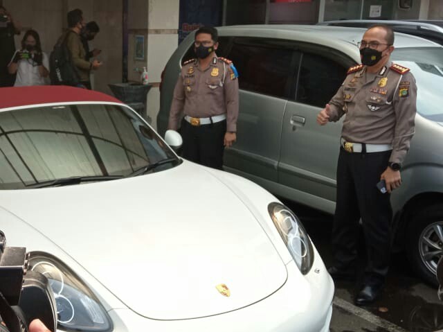 Pengemudi Porsche yang Terobos Jalur Busway di Gandaria Seorang Mahasiswi