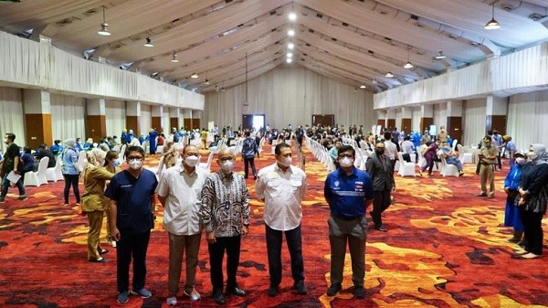 Ketua MPR RI Tinjau Pelaksanakan Vaksinasi Covid-19 Bagi Lansia dan Pekerja Pariwisata