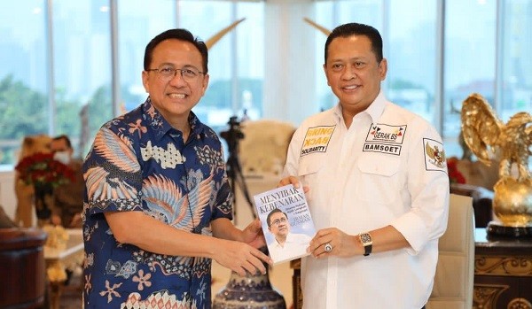Bamsoet Terima Buku 'Menyibak Kebenaran, Drama Hukum, Jejak Langkah dan Gagasan Irman Gusman
