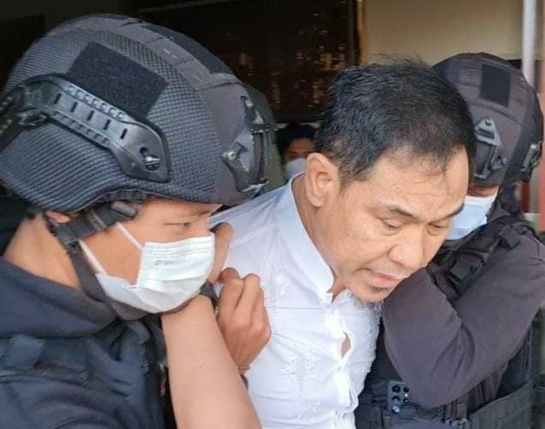 Ferdinand: Yang Sebut Penangkapan Munarman Politis Adalah Simpatisan Teroris
