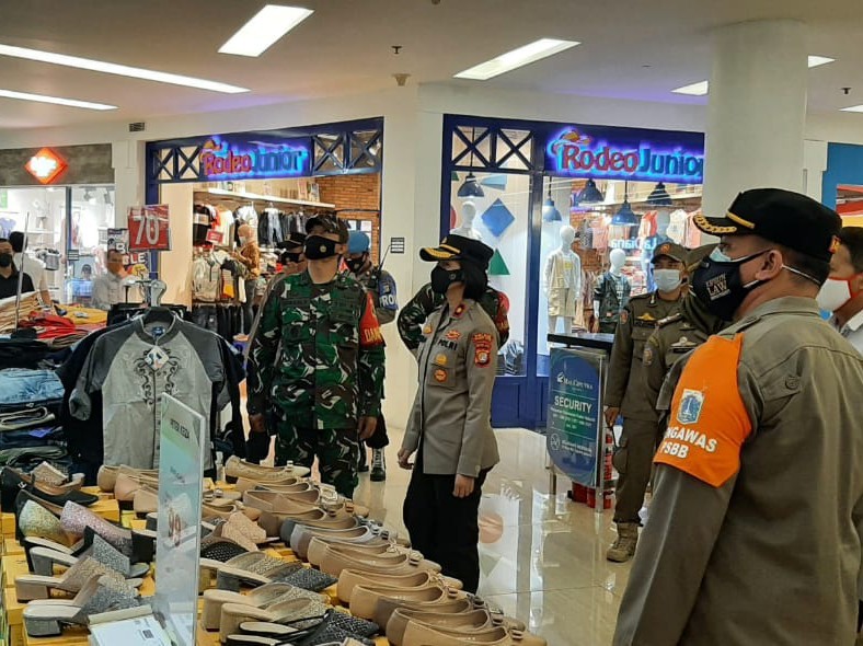Antisipasi Kerumunan Seperti di Tanah Abang, Kapolsek Tanjung Duren Sidak ke Citraland