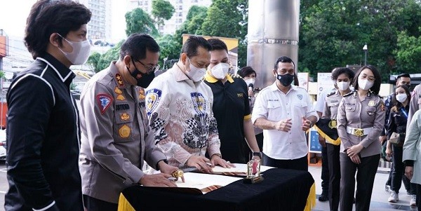 Bamsoet Berikan Hibah Sepuluh Motor Listrik BS Electric Kepada Korlantas Polri