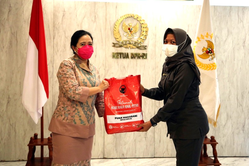 Ketua DPR Puan Maharani Salurkan Bantuan Sembako