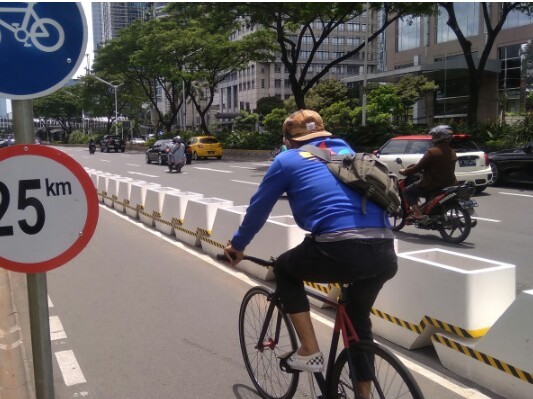 Polisi Sebut Separator Beton untuk Jalur Sepeda Berbahaya