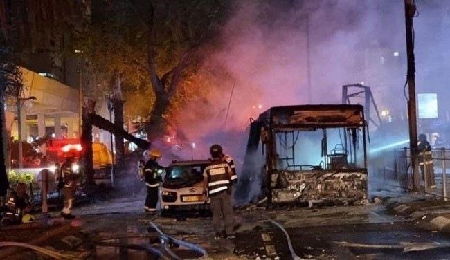 Takut Jadi Sasaran Rudal Palestina, Warga Tel Aviv Berbondong-bondong Selamatkan Diri