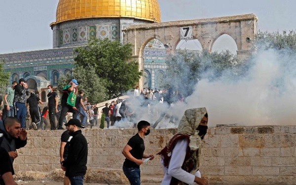 Baru Aja Genjatan Senjata, Warga Palestina Di Masjid Al Aqsa Kembali Diserang Polisi Israel 