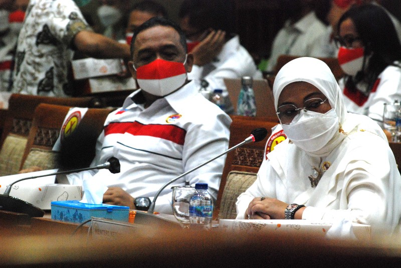 Menaker Ida Fauziyah Raker Dengan Komisi IX DPR RI