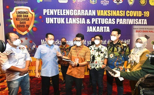 Ketua MPR RI Tinjau Vaksinasi Covid-19 Tahap II bagi Lansia dan Pekerja Pariwisata