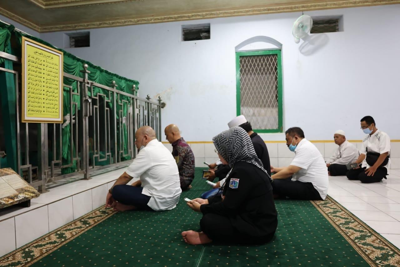 LaNyalla Kunjungi Makam Kyai Ageng Muhammad Besari dan Kyai Ageng Basyariyah