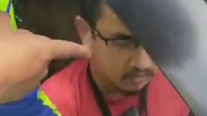 Berlagak Polisi dan Ugal-ugalan di Jalan, Pria Ini Diam Ditangkap Polisi Betulan