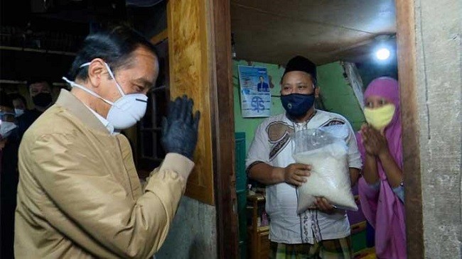 Pandu Riono: Pak Jokowi, Penanganan Covid-19 Jangan Lagi Diserahkan ke Pak Luhut dkk