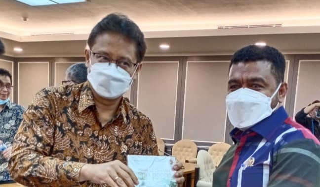 Filep Wamafma Minta Menkes Respons Kelangkaan Oksigen di Papua dan Papua Barat