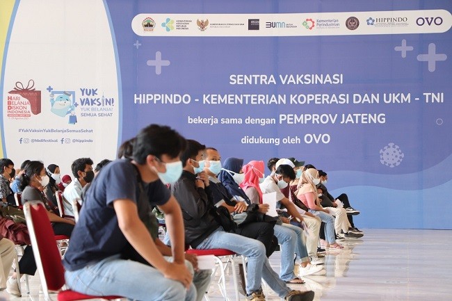 Kemenkop Gencarkan Vaksinasi Pelaku UMKM di Daerah 