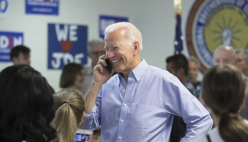 Snowden Sebut Ada Kemungkinan HP Biden Diretas Spyware Israel