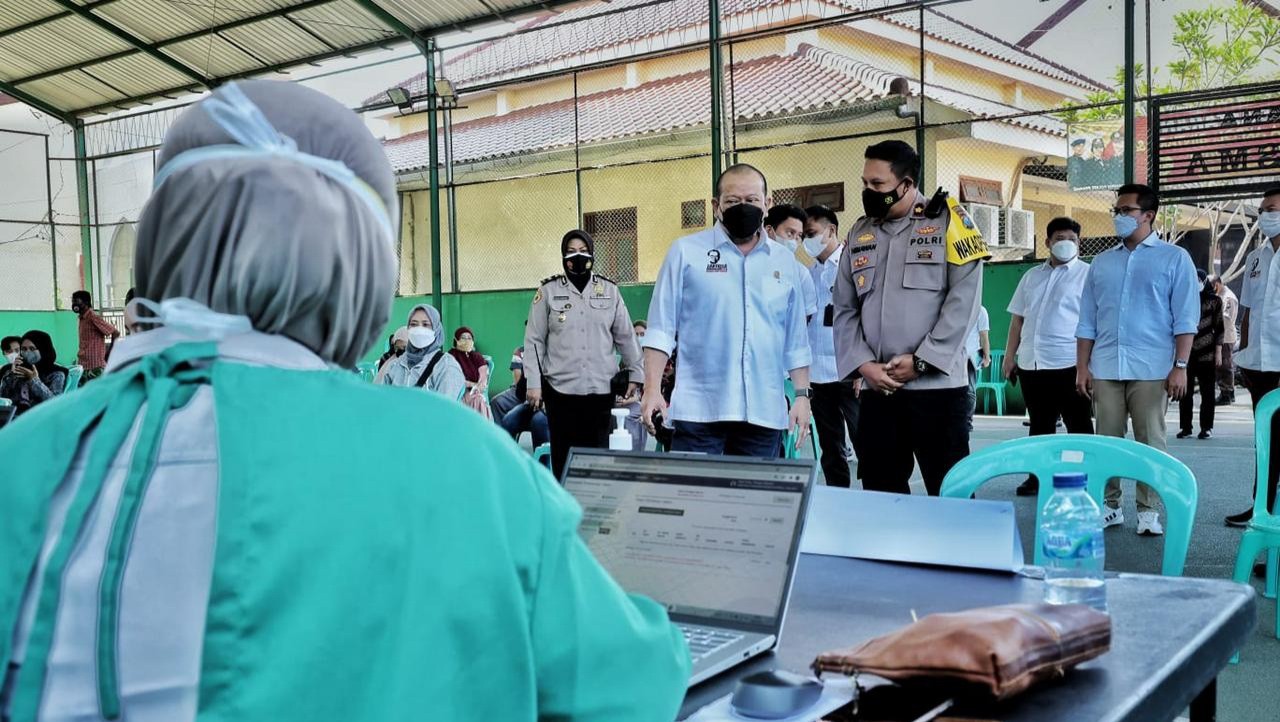 Ketua DPD RI Tinjau Pelaksanaan Vaksinasi di Polres Malang