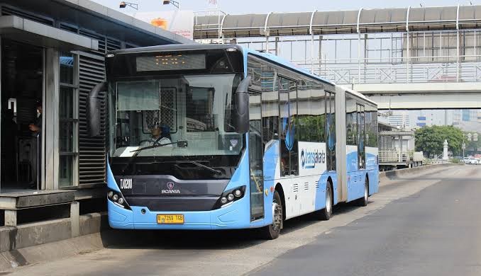 Warga Diminta Tunjukan Bukti Vaksin Jika Ingin Naik Transjakarta