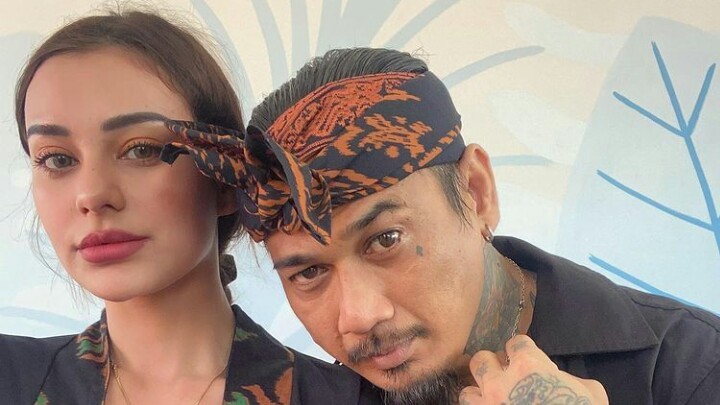 Tiba di Polda Metro Bersama Sang Istri, Jerinx Langsung Diperiksa Polisi