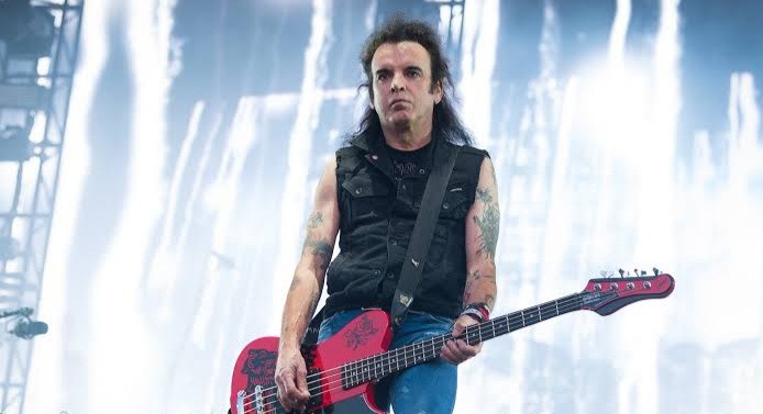 Pemain Bass Simon Gallup Pamit Undur Diri dari The Cure