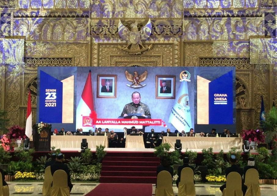 Hadapi Perubahan Global, LaNyalla Ajak Mahasiswa Baru Unesa Bahu Membahu