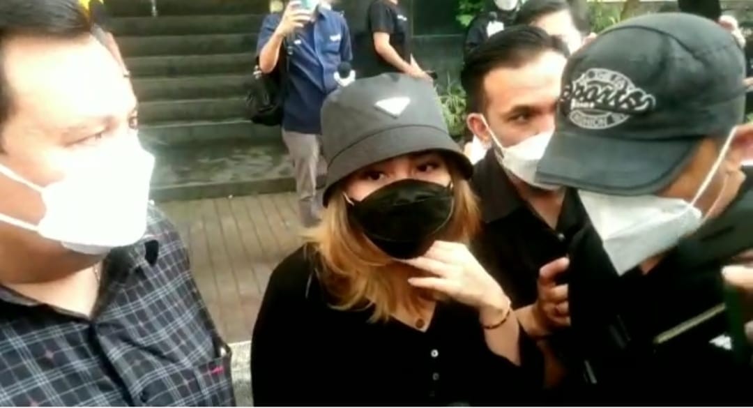 Ada Pekerjaan, Pemeriksaan Terhadap Ayu Ting Ting Terhenti di Pertanyaan ke-15