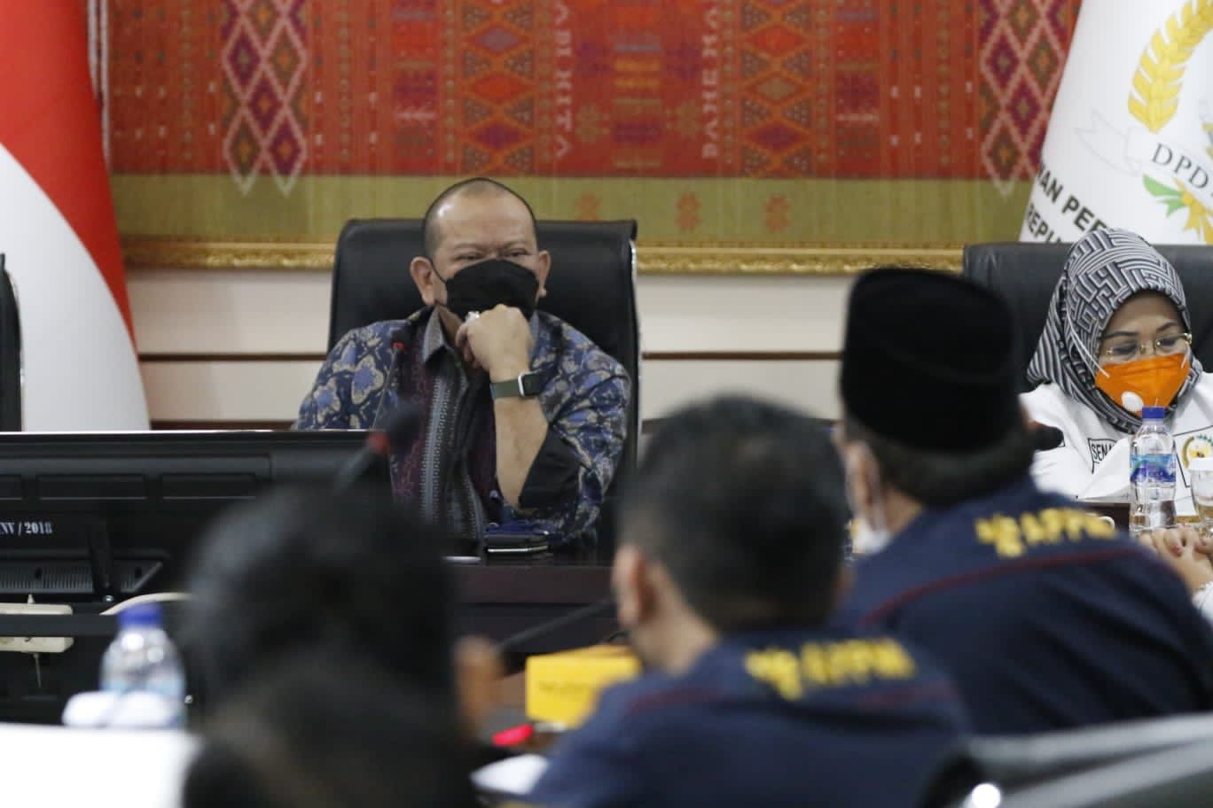Rapat Kerja dengan Menaker, Ketua DPD RI Bahas Penempatan Pekerja Migran