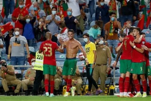 Ronaldo Bawa Timnas Portugal Menang Dramatis atas Irlandia