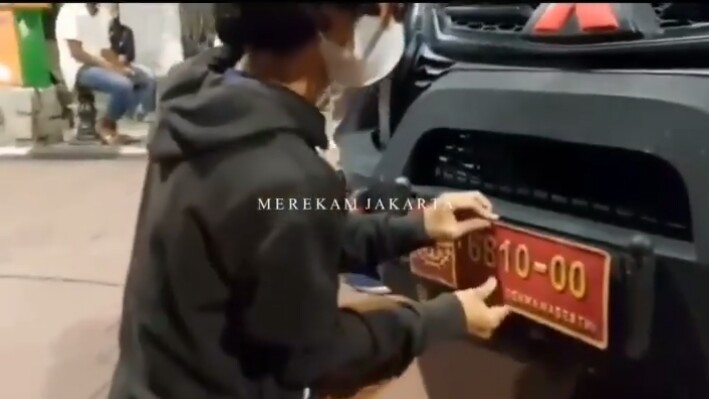 Kemudikan Pajero dengan Plat Dinas TNI Palsu, Pemuda di Bulungan Diamankan Polisi