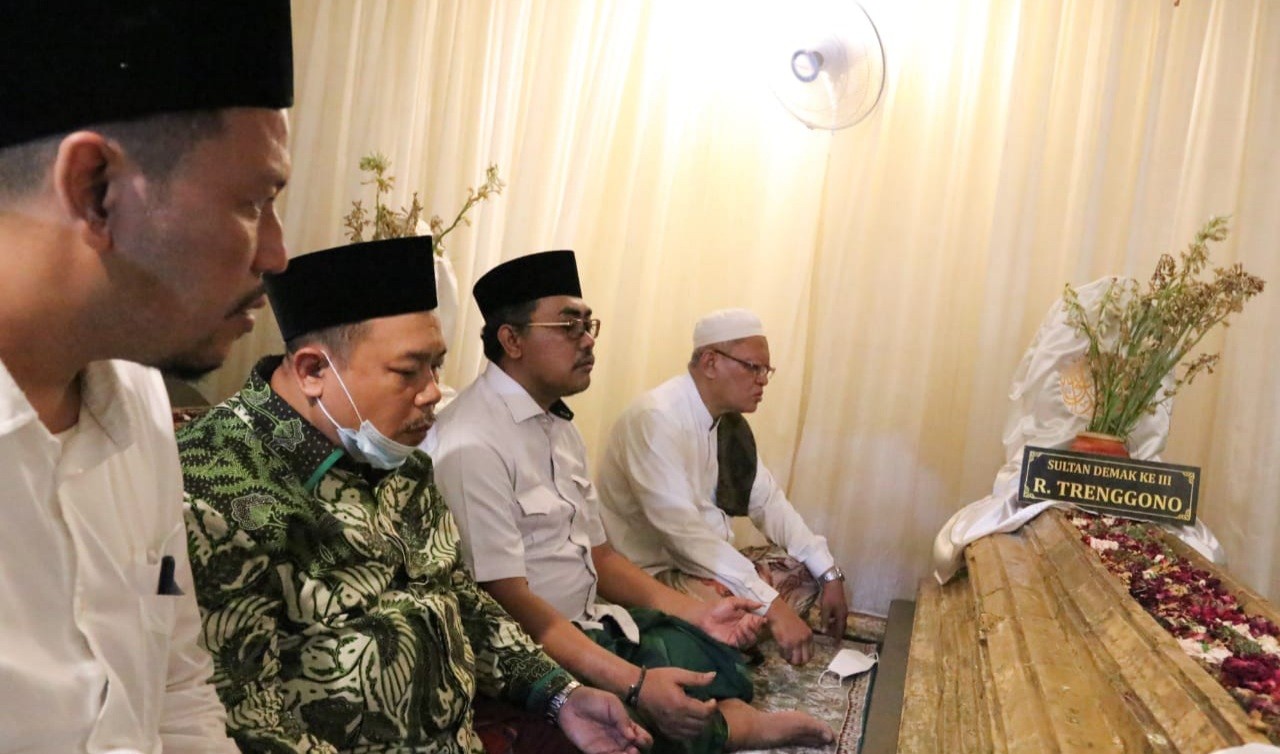 Ziarah ke Makam Sunan Kalijogo dan Raden Patah, Gus Jazil: Jangan Lupakan Jasa Ulama