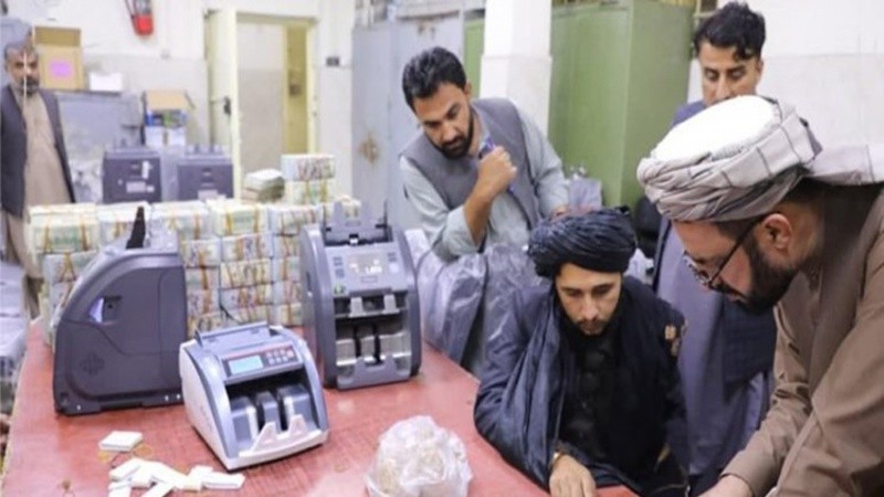 Taliban Temukan 12 Juta Dolar AS dan Emas Batangan di Rumah Pejabat Lama Afghanistan