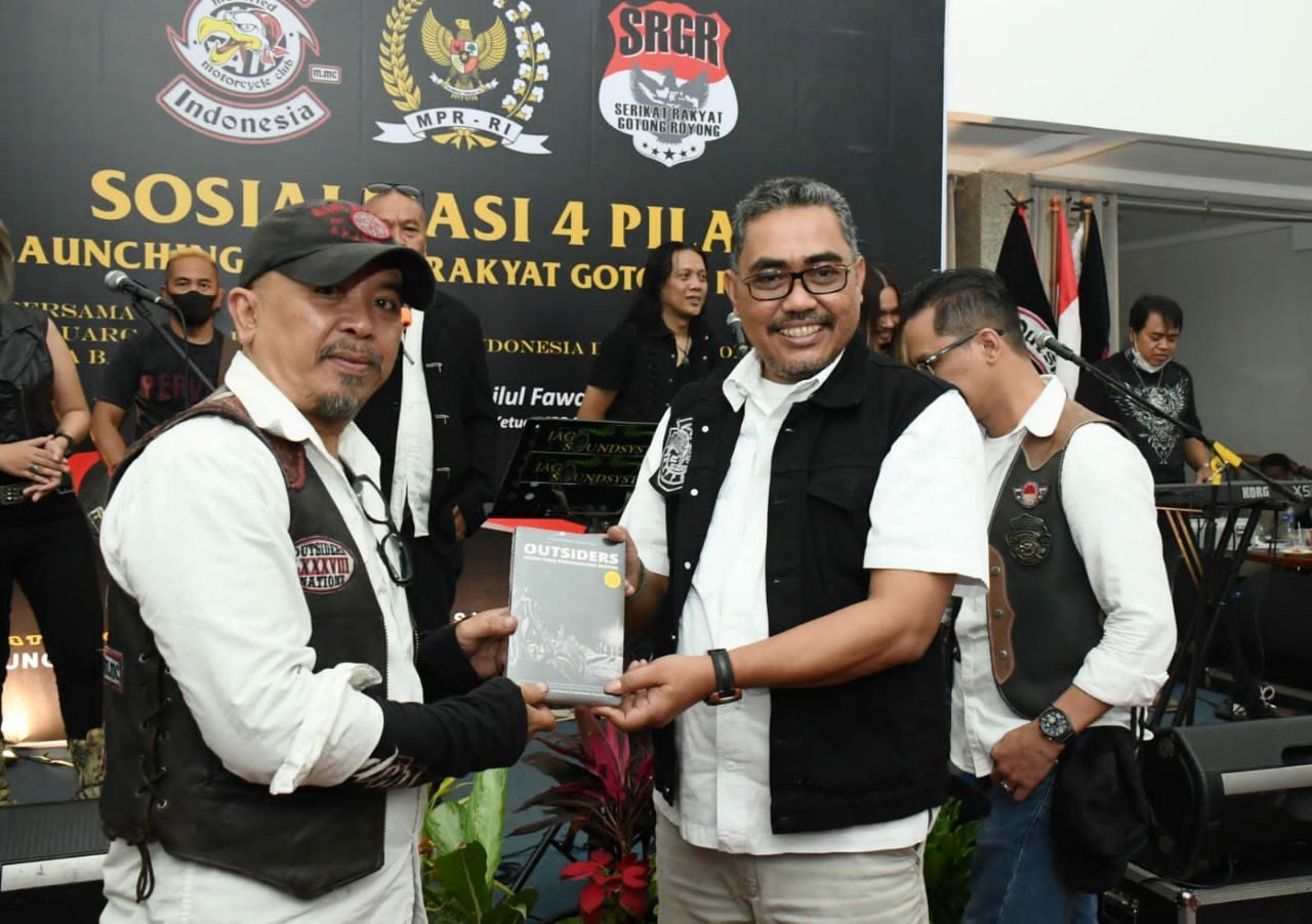 Gus Jazil: Gotong Royong Perekat Bangsa Hadapi Pandemi