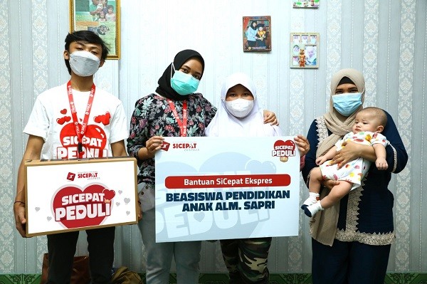 SiCepat Ekspres Beri Beasiswa Pendidikan Senilai Rp 50 Juta Untuk Anak Alm. Sapri Pantun