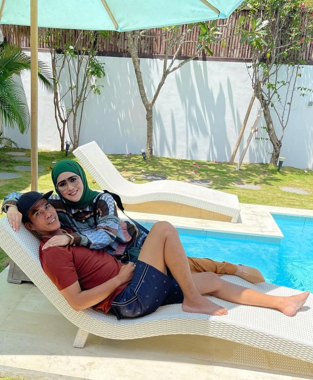 Di Tengah Kehamilan, Meggy Wulandari Pamer Kemesraan dengan Suami