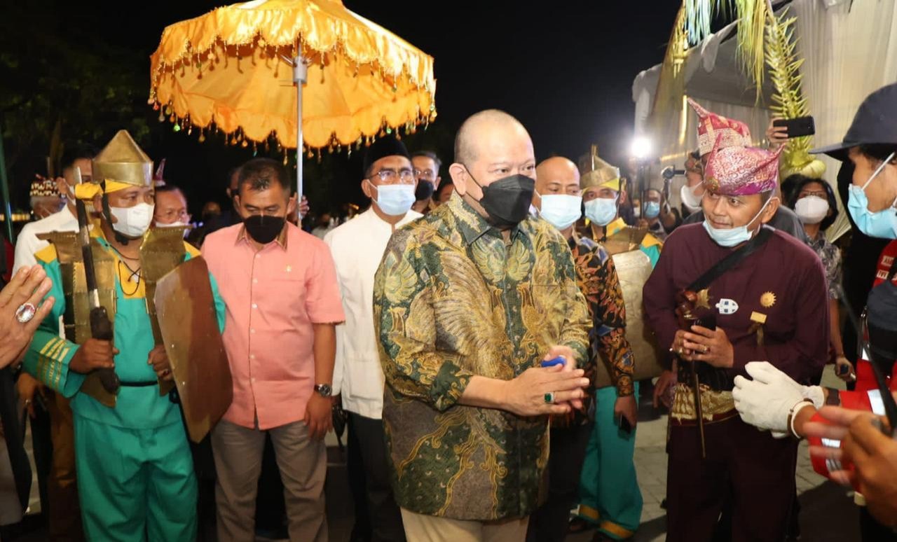 Ketua DPD RI Hadiri Royal Dinner Festival Adat Kerjaaan Nusantara I di Keraton Sumedang Larang
