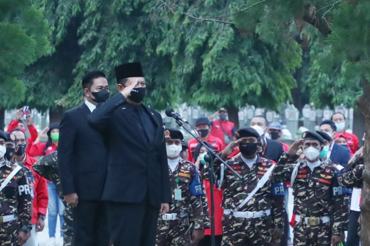 Ketua MPR RI Pimpin Upacara Pemakaman Sabam Sirait