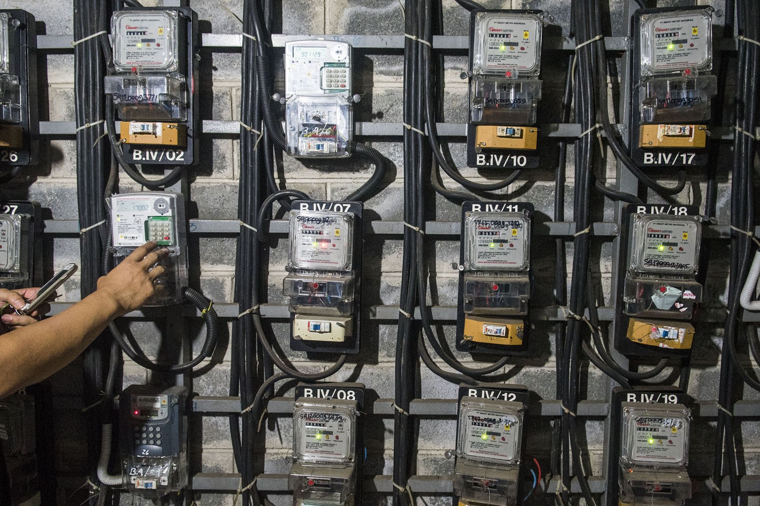 Jangan Cuma Janji Manis, Jokowi Harus Terbitkan Inpres Target Rasio Elektrifikasi 100 Persen