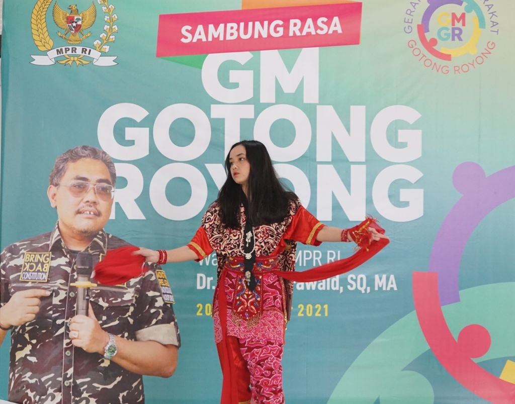 Nonton Tari Topeng Cirebon, Gus Jazil Minta Pemerintah Lestarikan Budaya Daerah