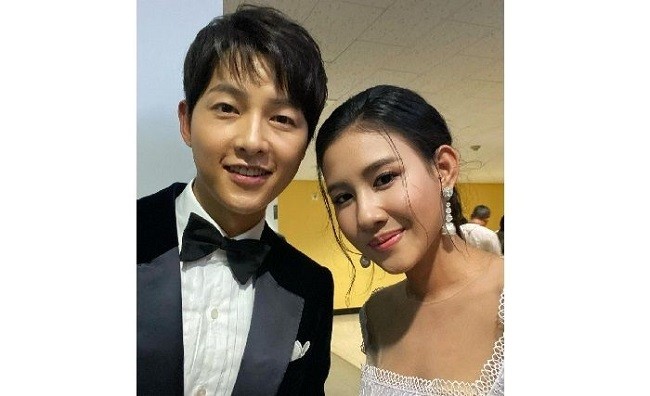 Bikin Iri, Shenina Cinnamon Pamer Foto Bareng Song Jong Ki