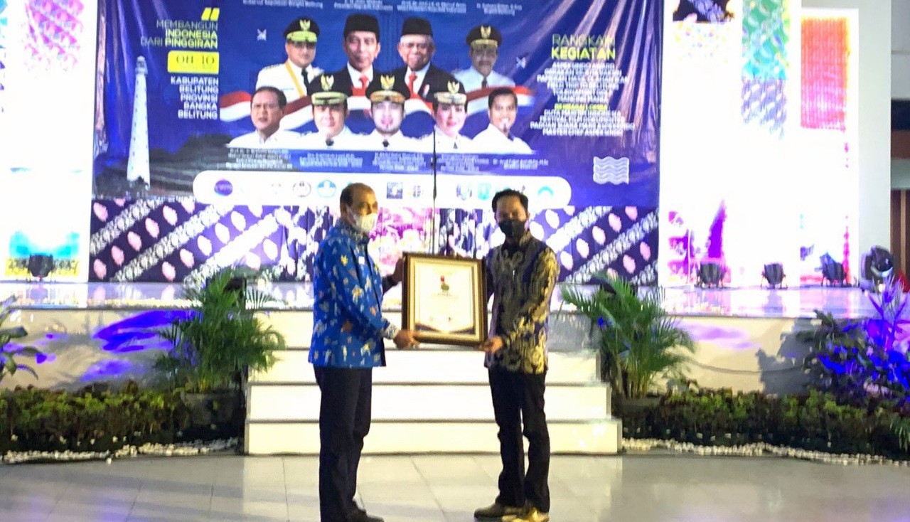 Nono Sampono Terima Penghargaan Tokoh Maritim Pengagas RUU Daerah Kepulauan